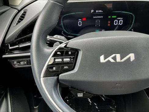Used 2023 Kia Niro EX image 23
