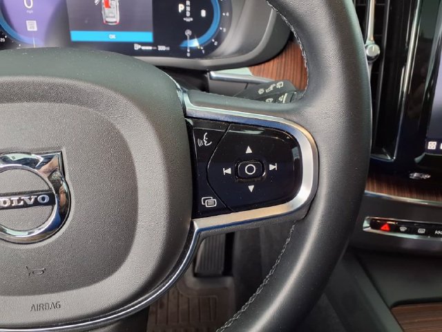 Used 2023 Volvo XC60 B5 Ultimate w/ Protection Package Premier FWD image 23