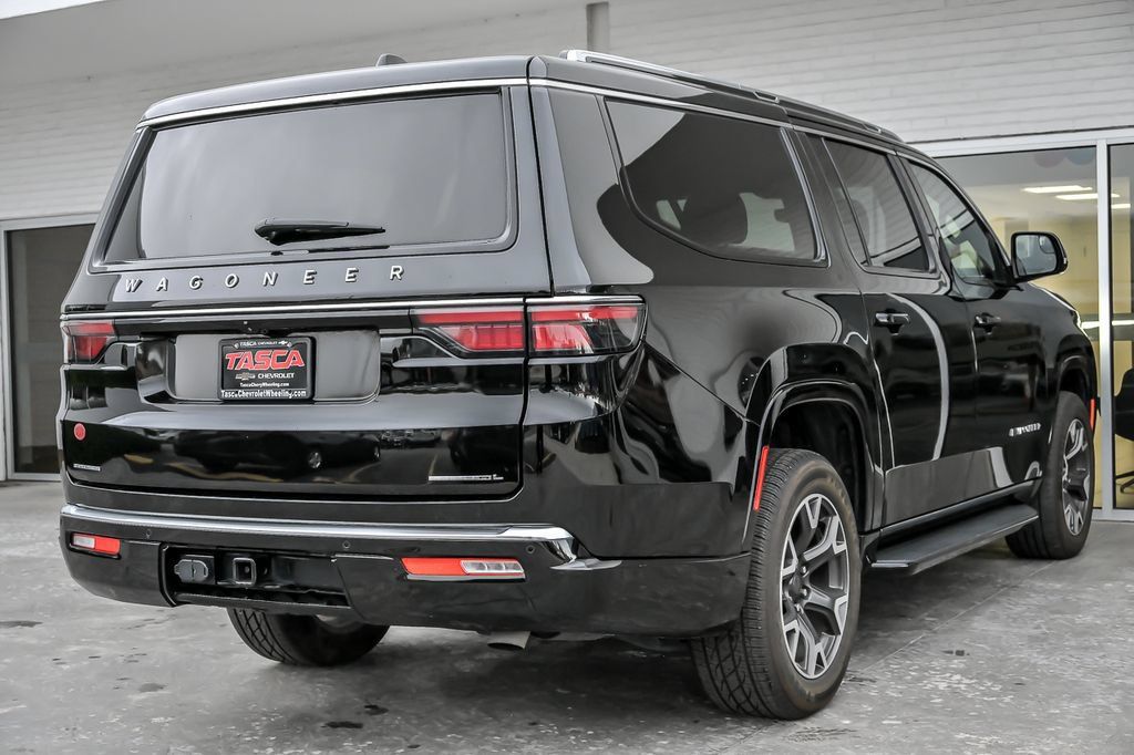 Used 2023 Jeep Wagoneer L Series III w/ Preferred Equipment Group AWD/4WD image 11