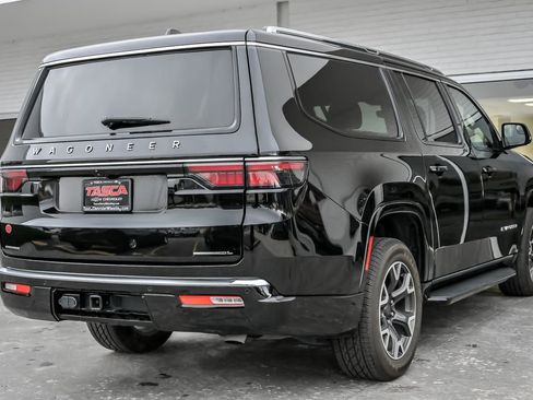 Used 2023 Jeep Wagoneer L Series III w/ Preferred Equipment Group AWD/4WD image 11