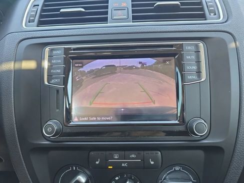 Used 2017 Volkswagen Jetta SE image 31