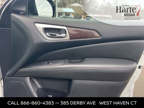 Used 2015 Nissan Pathfinder Platinum w/ Family Entertainment Package image 41