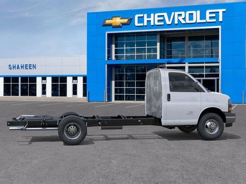 New 2025 Chevrolet Express 3500 w/ Power Convenience Package image 6