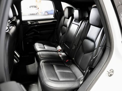 Used 2015 Porsche Cayenne S image 31
