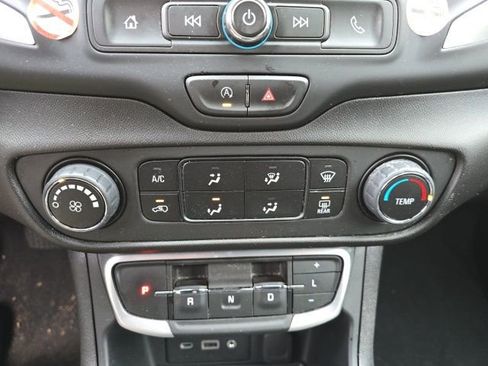 Used 2024 GMC Terrain SLE image 17