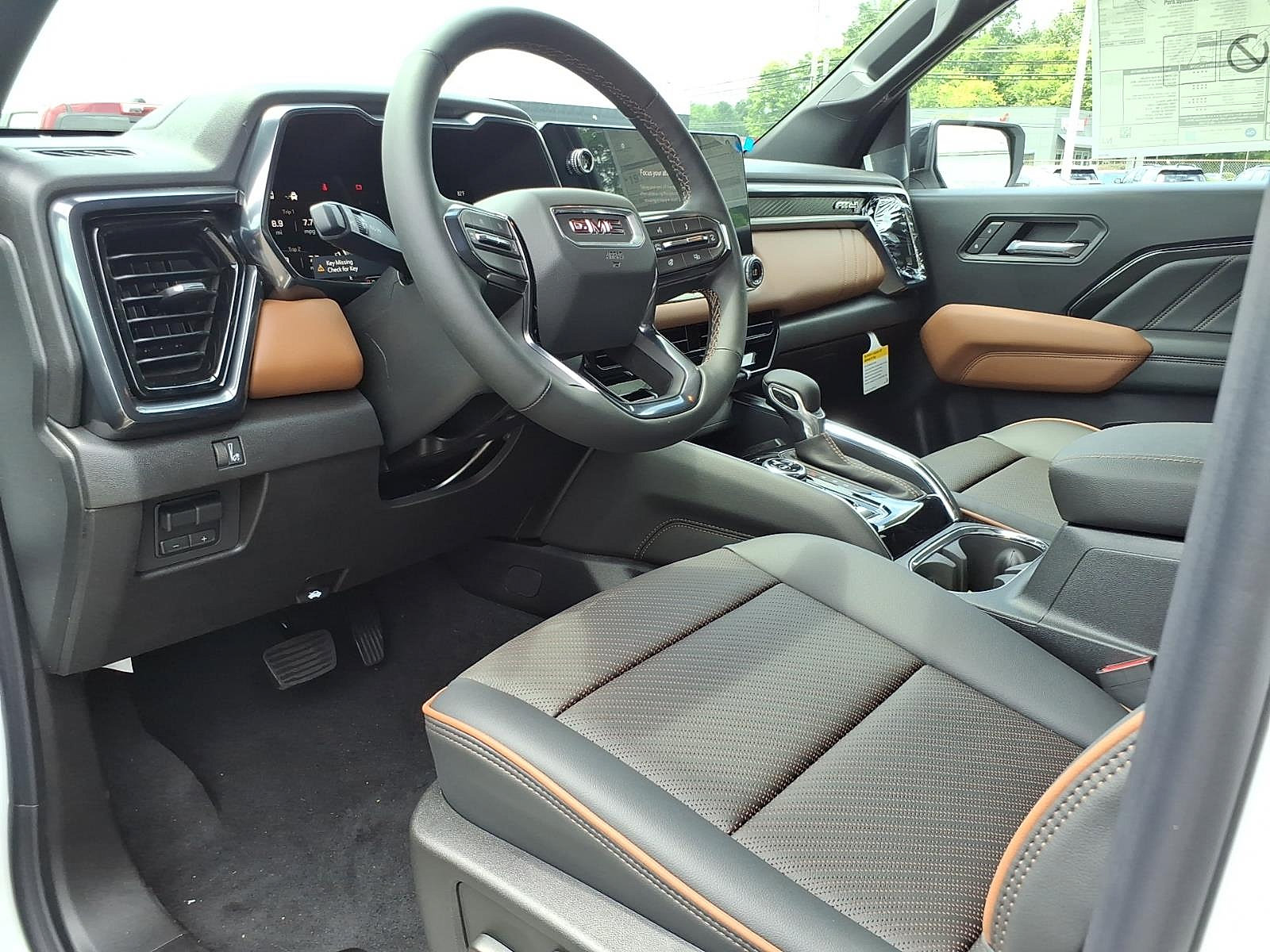 New 2026 GMC Canyon AT4 AWD/4WD image 11