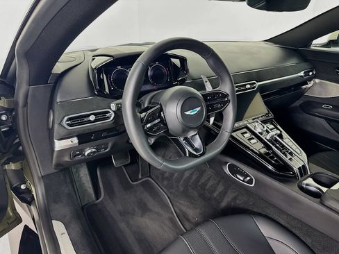 Used 2025 Aston Martin V8 Vantage Coupe RWD image 10