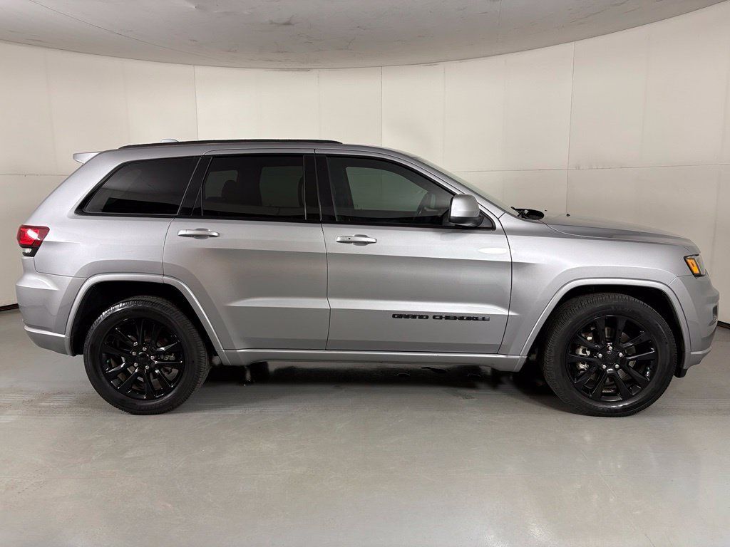Used 2021 Jeep Grand Cherokee Laredo X RWD image 9