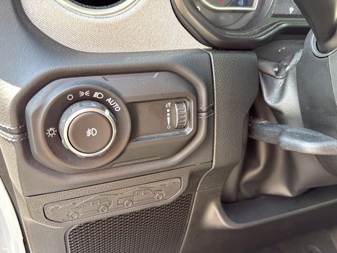 Used 2026 Jeep Wrangler Unlimited Sahara AWD/4WD image 27