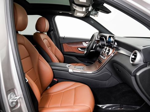 Used 2021 Mercedes-Benz GLC 300 image 21