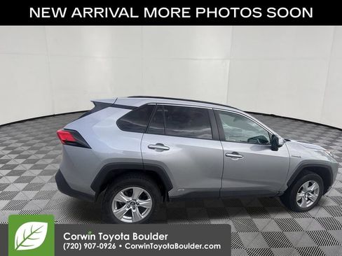 Used 2020 Toyota RAV4 XLE w/ XLE Grade Weather Package AWD/4WD image 9