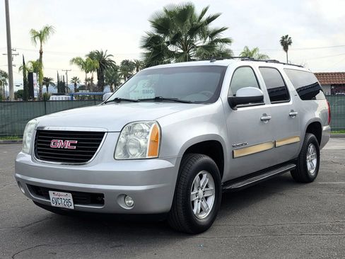 Used 2011 GMC Yukon XL SLT w/ SLT-2 Equipment Package image 1
