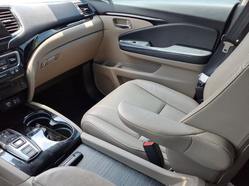 Used 2022 Honda Pilot Touring image 19