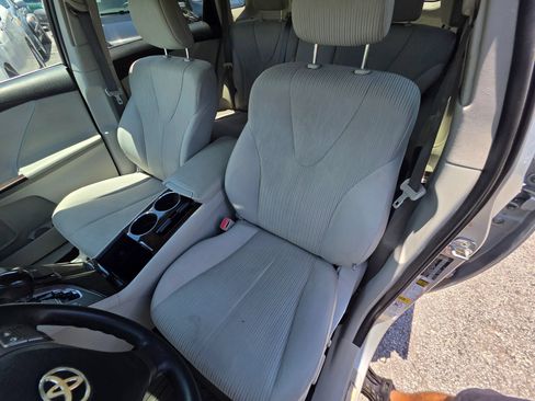 Used 2011 Toyota Venza w/ Convenience Pkg FWD image 11