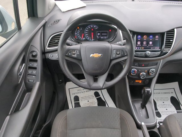 Used 2022 Chevrolet Trax LS w/ Tint and Cruise Package AWD/4WD image 7