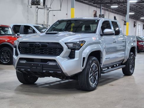 Used 2024 Toyota Tacoma TRD Sport RWD image 4