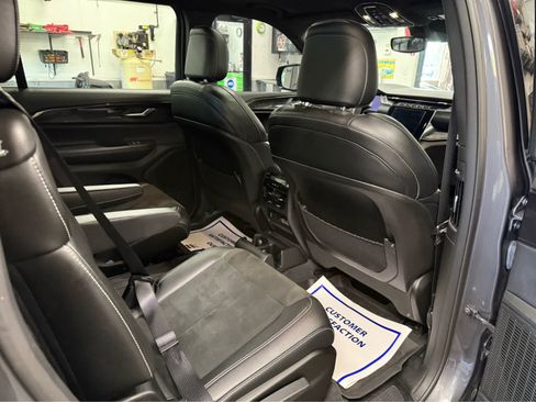 Used 2023 Jeep Grand Cherokee L Laredo AWD/4WD image 30
