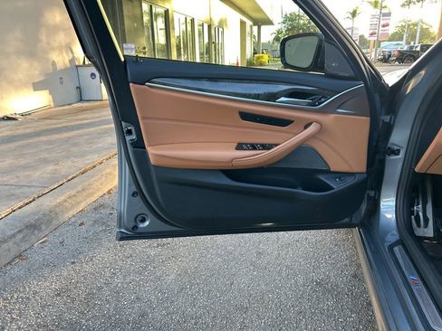 Used 2023 BMW 540i w/ M Sport Package image 42