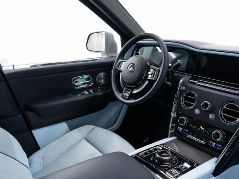 Certified 2025 Rolls-Royce Cullinan AWD/4WD image 35