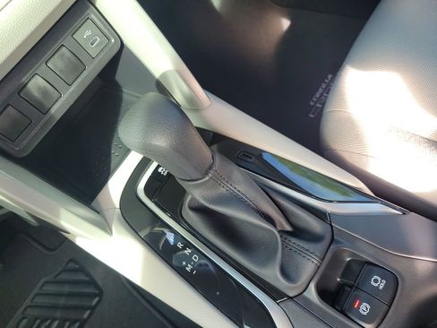 Used 2025 Toyota Corolla Cross L FWD image 27