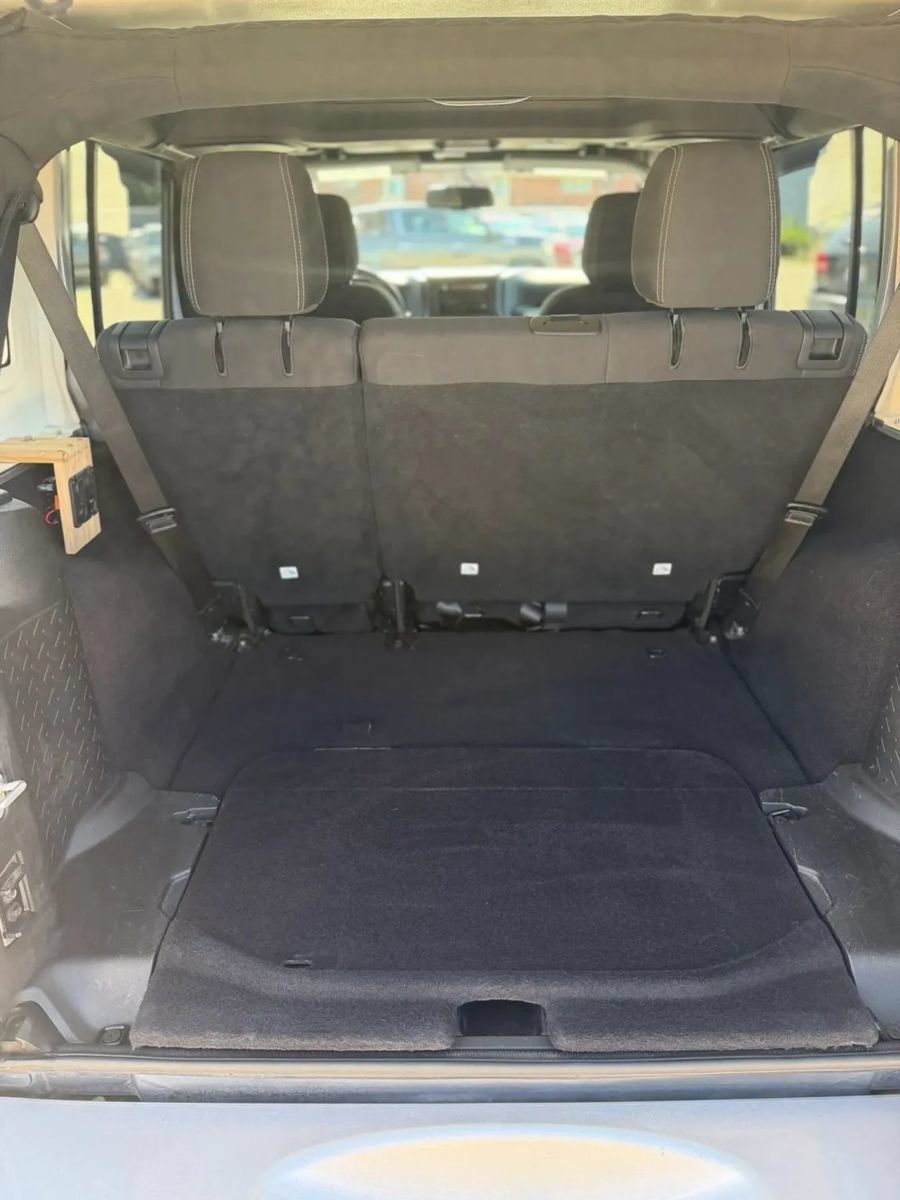 Used 2017 Jeep Wrangler Unlimited Sahara AWD/4WD image 19