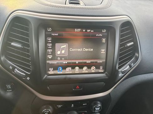 Used 2016 Jeep Cherokee Latitude w/ Comfort & Convenience Group image 19