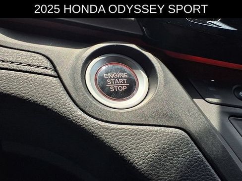 Used 2025 Honda Odyssey Sport-L image 15