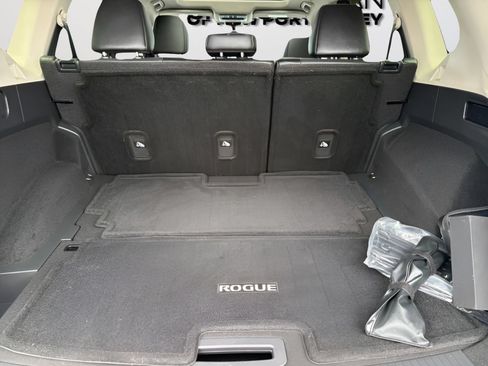 Used 2024 Nissan Rogue Platinum w/ Platinum Premium Package FWD image 12