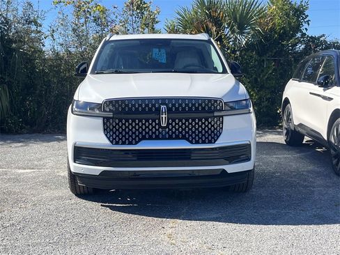 New 2025 Lincoln Navigator L Reserve image 2