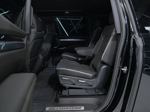 Used 2026 Cadillac Escalade ESV Sport AWD/4WD image 19
