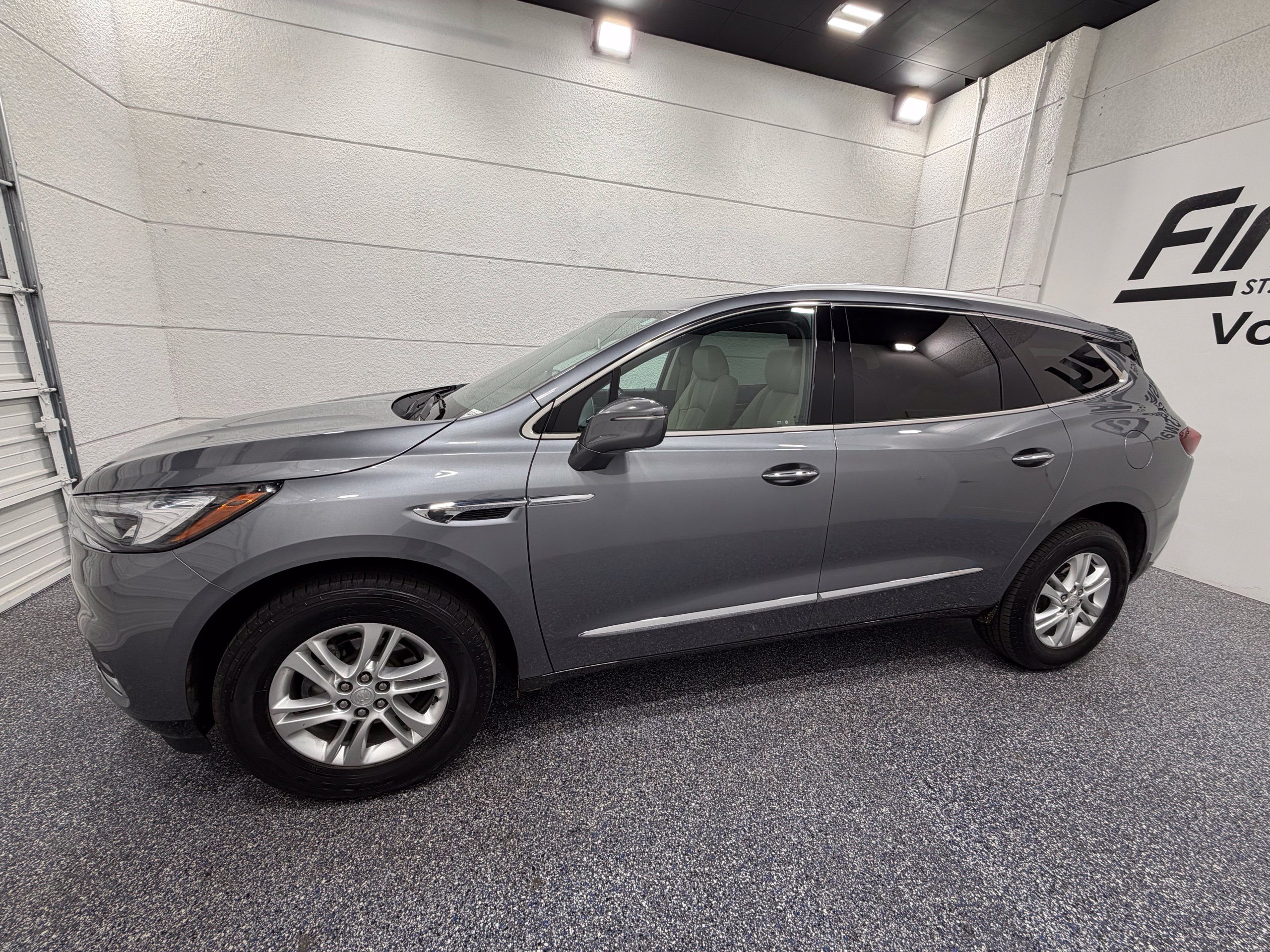 Used 2020 Buick Enclave Essence w/ Sound and Sites Package AWD/4WD image 2