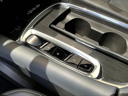 Used 2024 Buick Enclave Premium image 17