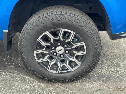 Used 2023 Chevrolet Colorado Z71 w/ Z71 Convenience Package 2 image 7