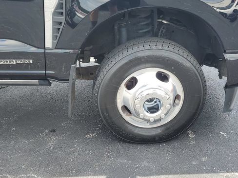 Used 2024 Ford F350 Platinum AWD/4WD image 5