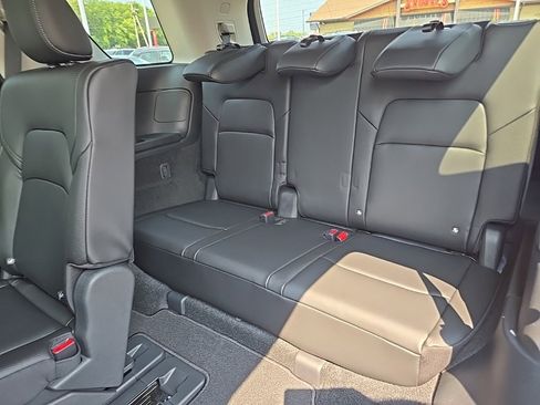 New 2025 Nissan Pathfinder SL image 39