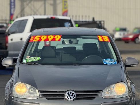 Used 2009 Volkswagen Rabbit S image 2