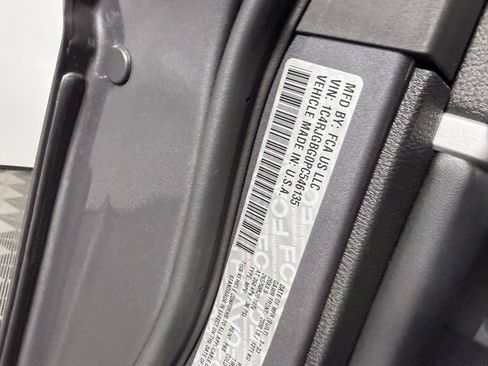 Used 2023 Jeep Grand Cherokee Limited w/ Black Appearance Package RWD image 33