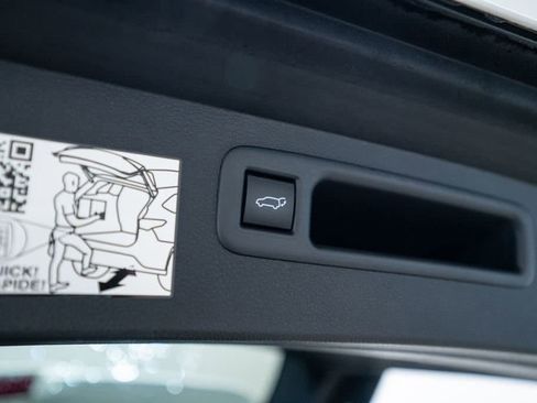 Certified 2024 Toyota Highlander XLE image 38