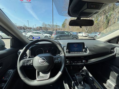 Used 2025 Nissan Rogue SV FWD image 36