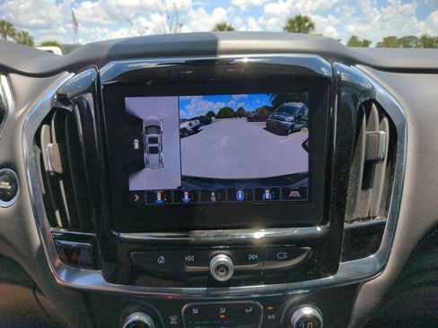 Used 2021 Chevrolet Traverse LT w/ LT Premium Package FWD image 23