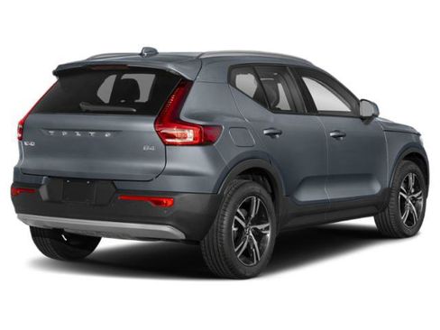 Used 2023 Volvo XC40 B4 Ultimate FWD image 2