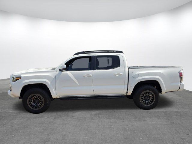 Used 2022 Toyota Tacoma TRD Sport w/ TRD Premium Sport Package AWD/4WD image 3