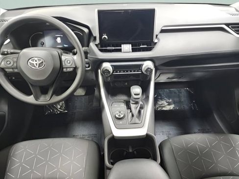 Used 2024 Toyota RAV4 XLE AWD/4WD image 2