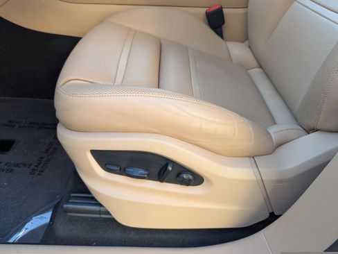 Certified 2022 Porsche Cayenne E-Hybrid image 24