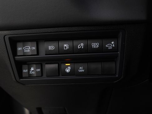 Used 2025 Toyota Sequoia 4WD image 31