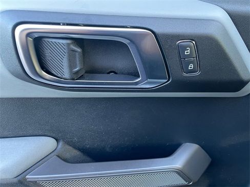 Used 2022 Ford Bronco Badlands image 16