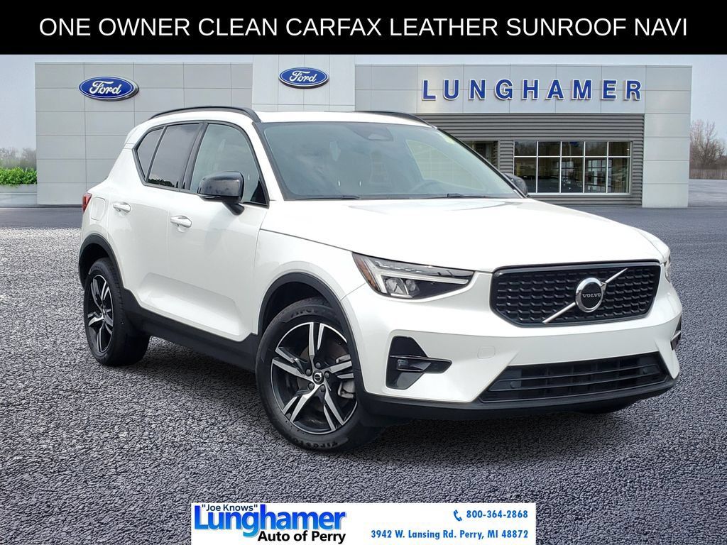 Used 2023 Volvo XC40 B5 Plus AWD/4WD image 1
