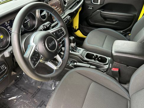 Used 2023 Jeep Wrangler Unlimited Rubicon 4xe AWD/4WD image 9