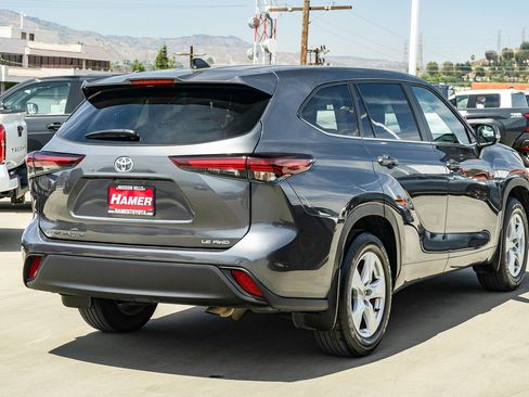 Certified 2025 Toyota Highlander LE AWD/4WD image 2