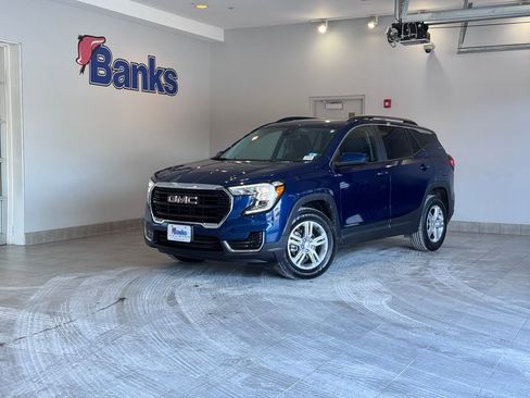 Certified 2022 GMC Terrain SLE w/ Driver Convenience Package image 2